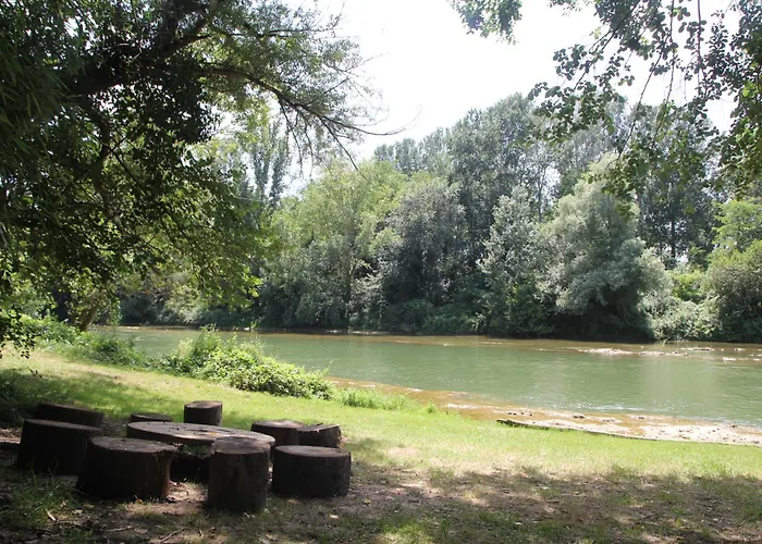 La Des Bords D'ariege Lodge *